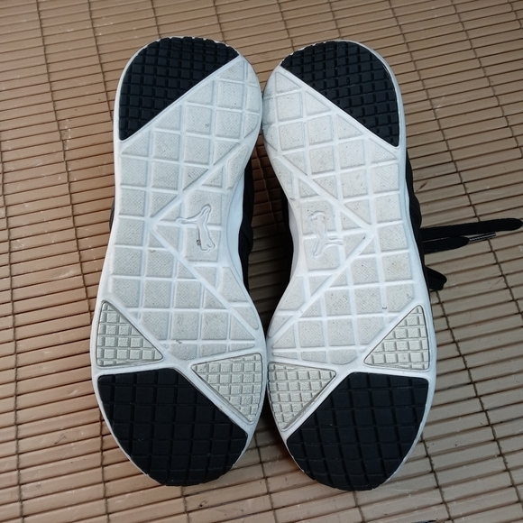 Puma Arial womens Size 7.5 Black/White Casual Running Shoes 4600001033. 314pm - Picture 10 of 10